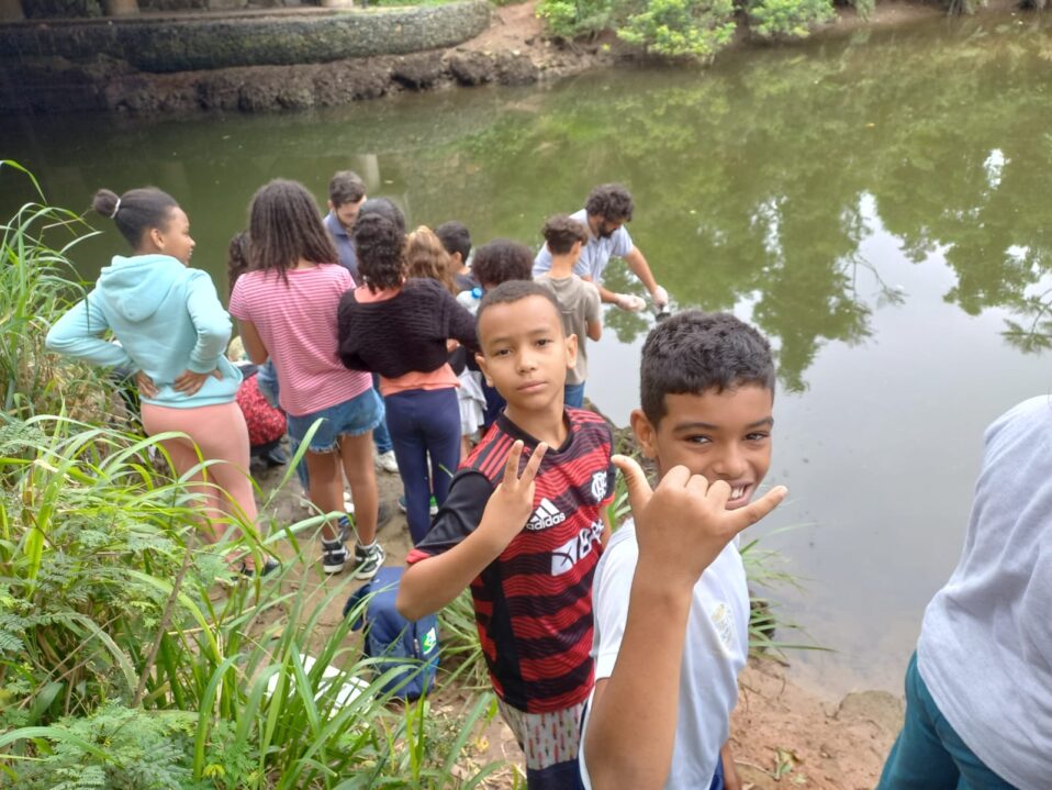 Alunos Do Ensino Fundamental No Projeto Observando Os Rios De Ilhabela